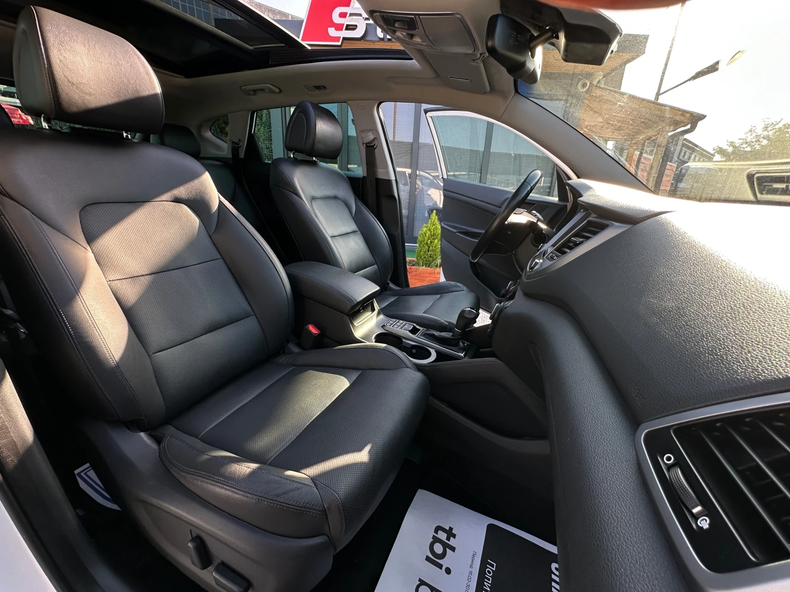 Hyundai Tucson Premium* 4WD* Камера* Панорама* , снимка 12 - Автомобили и джипове - 55642993