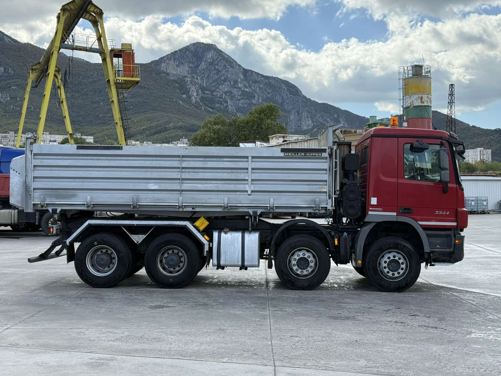 Mercedes-Benz Actros 3544 8x4 тристранен  - изображение 3
