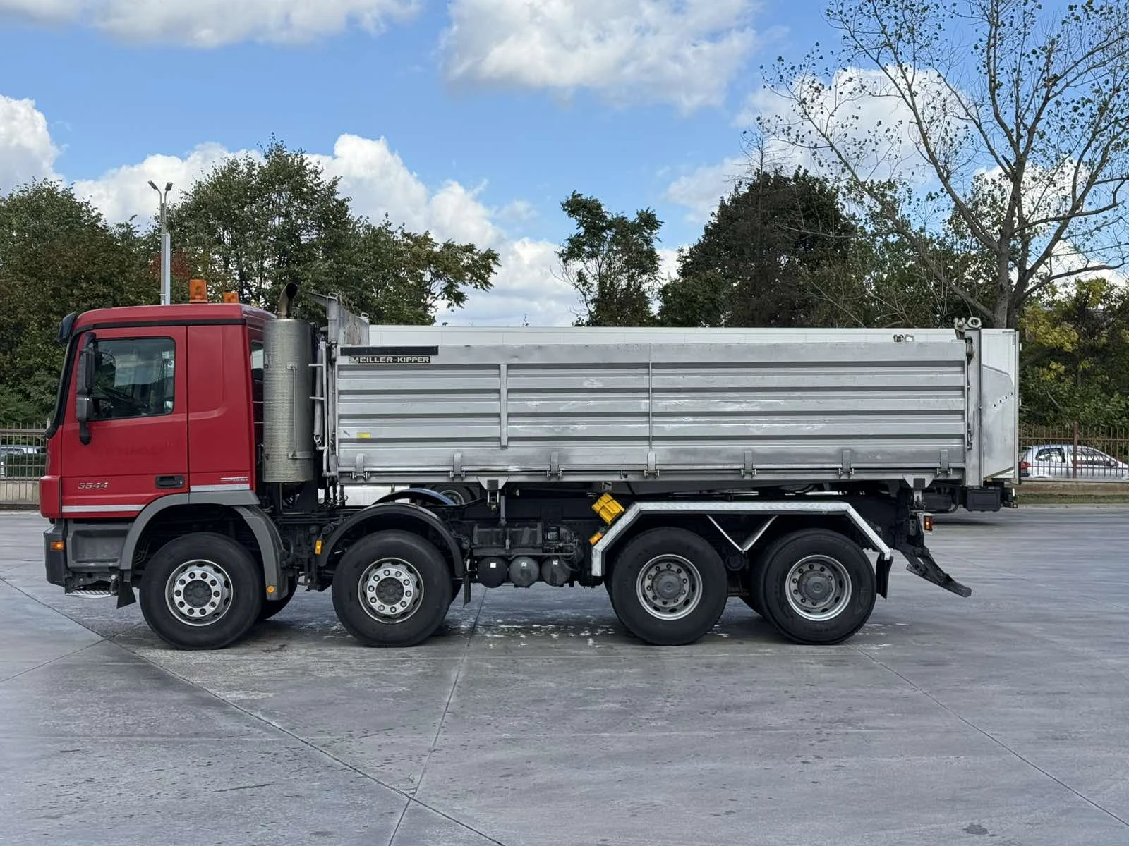 Mercedes-Benz Actros 3544 8x4 тристранен  - изображение 4