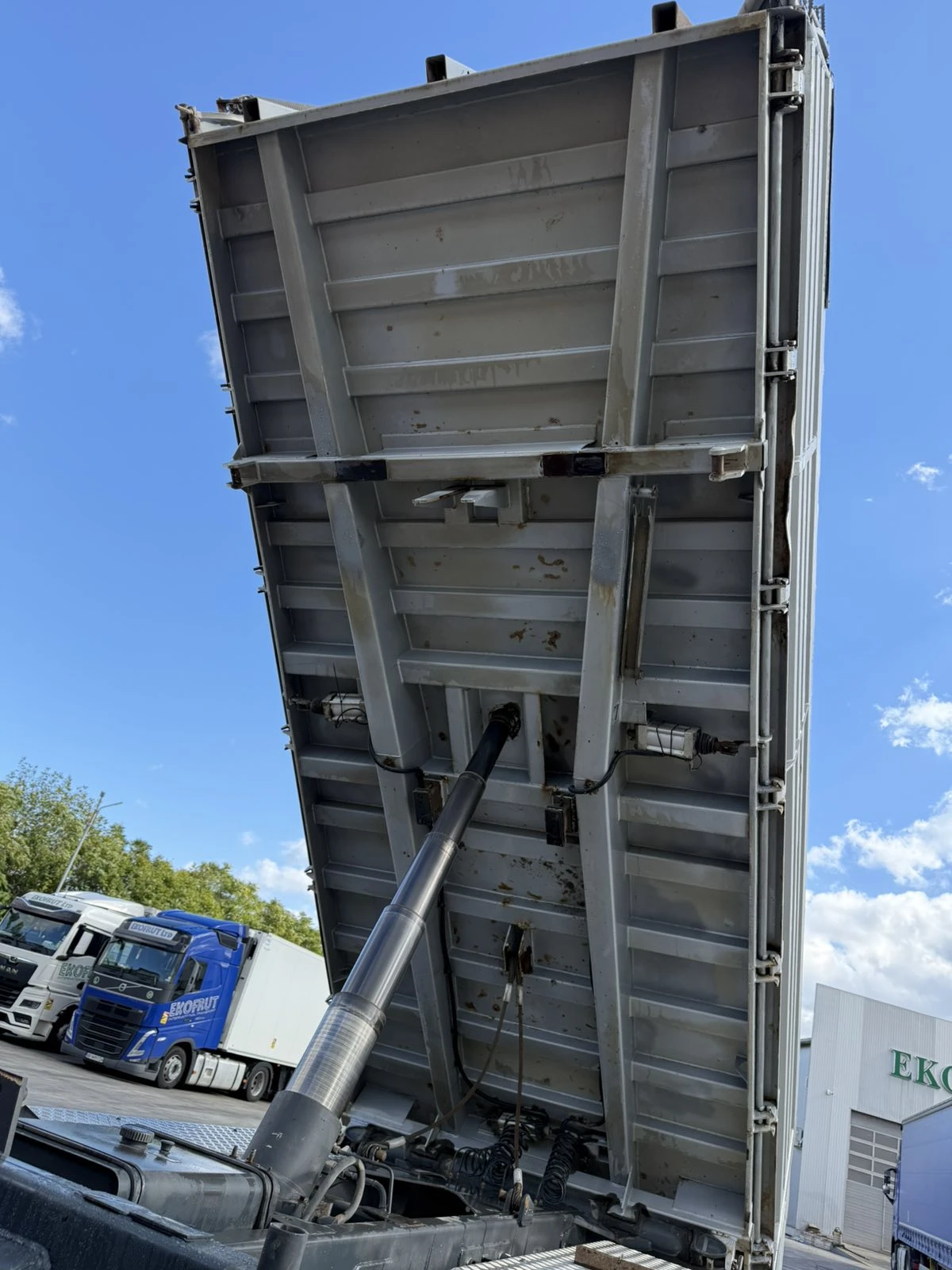 Mercedes-Benz Actros 3544 8x4 тристранен  - изображение 10