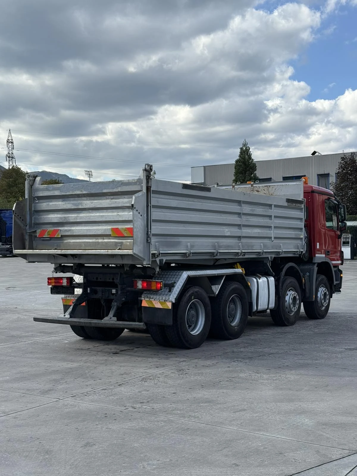 Mercedes-Benz Actros 3544 8x4 тристранен  - изображение 6