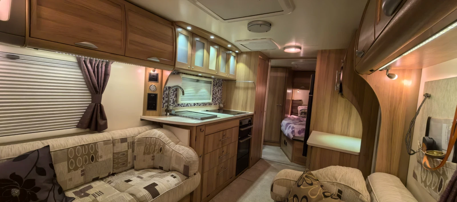 Каравана Bailey Unicorn DIGNITY II, снимка 2 - Каравани и кемпери - 53878606