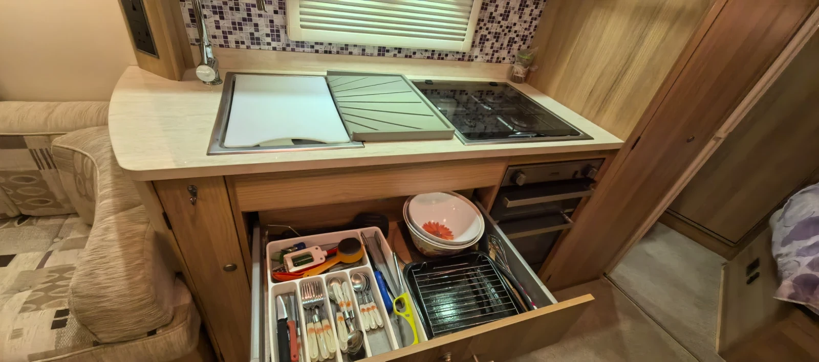 Каравана Bailey Unicorn DIGNITY II, снимка 16 - Каравани и кемпери - 53878606