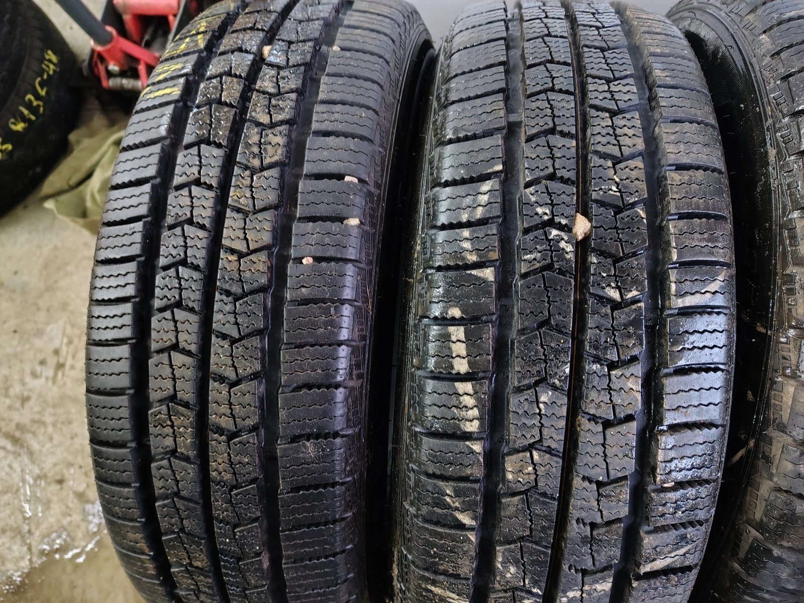 Гуми Зимни 195/65R16, снимка 2 - Гуми и джанти - 55835780