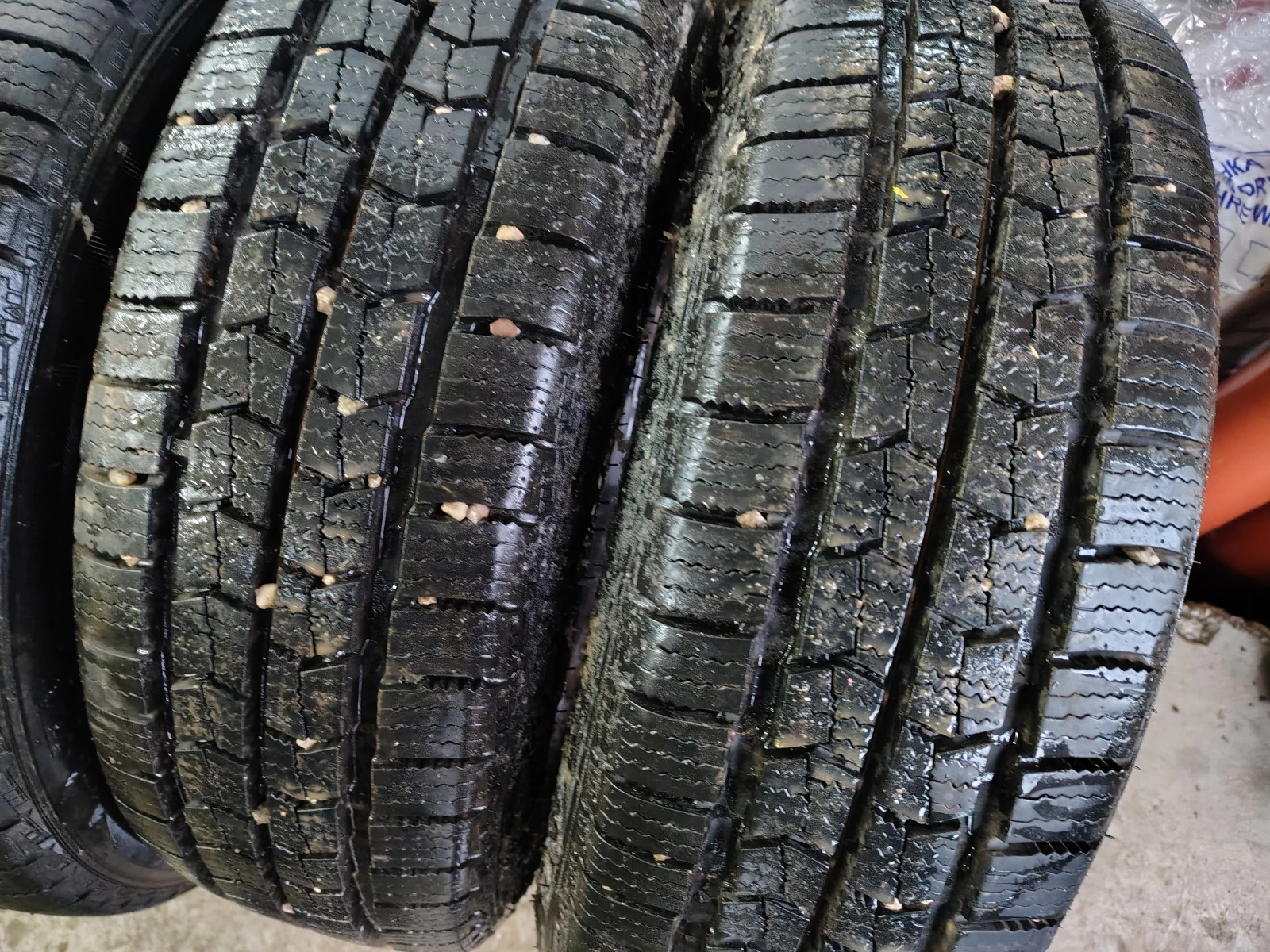 Гуми Зимни 195/65R16, снимка 3 - Гуми и джанти - 55835780