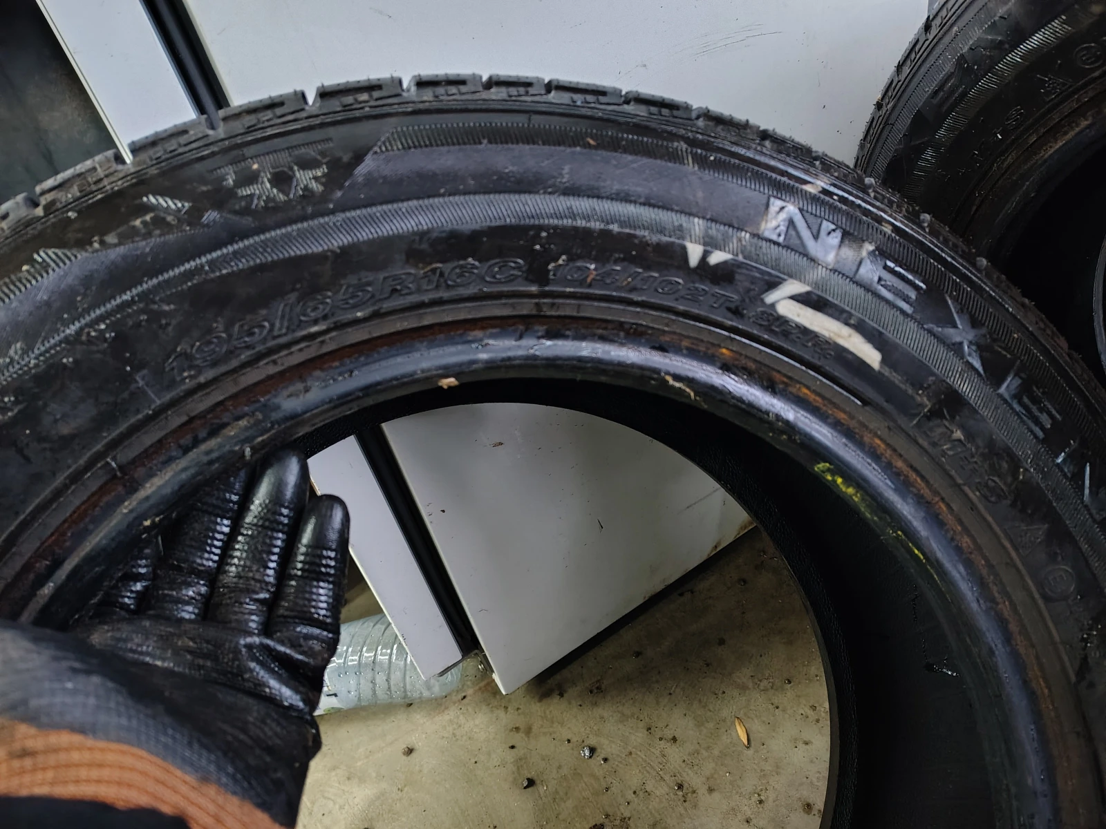 Гуми Зимни 195/65R16, снимка 8 - Гуми и джанти - 55835780
