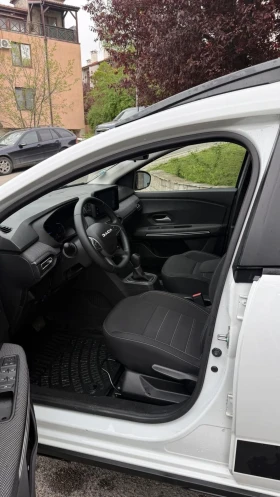 Dacia Jogger 1.6 Hybrid Extrime 145 к.с. , снимка 11