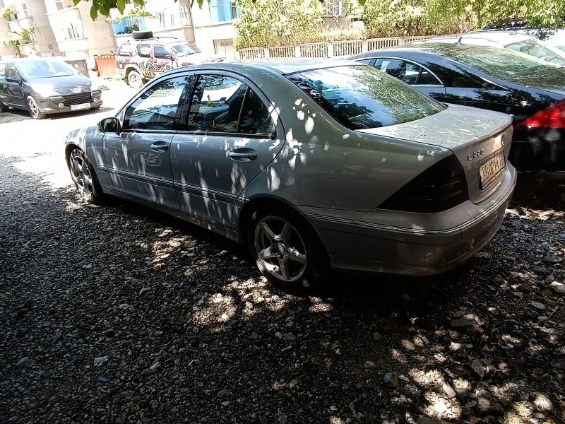 Mercedes-Benz C 220 220сди 143кс, снимка 6 - Автомобили и джипове - 46913851