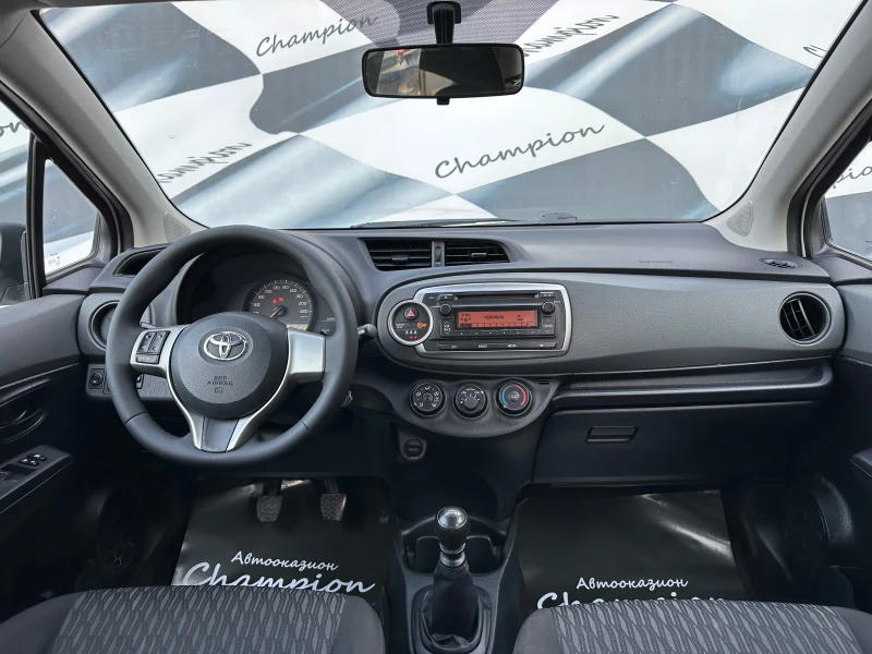 Toyota Yaris 4 цилиндъра, снимка 11 - Автомобили и джипове - 47251855