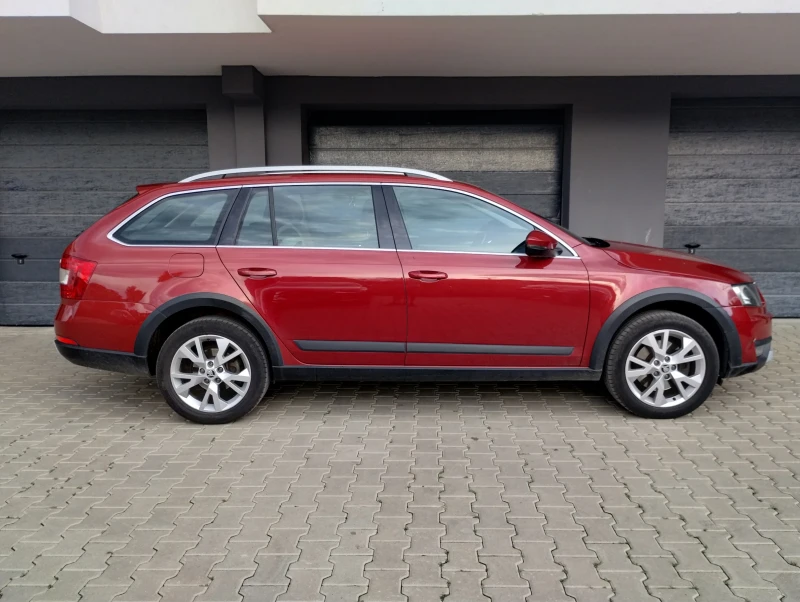 Skoda Octavia Scout DSG 4x4 , снимка 4 - Автомобили и джипове - 47357885