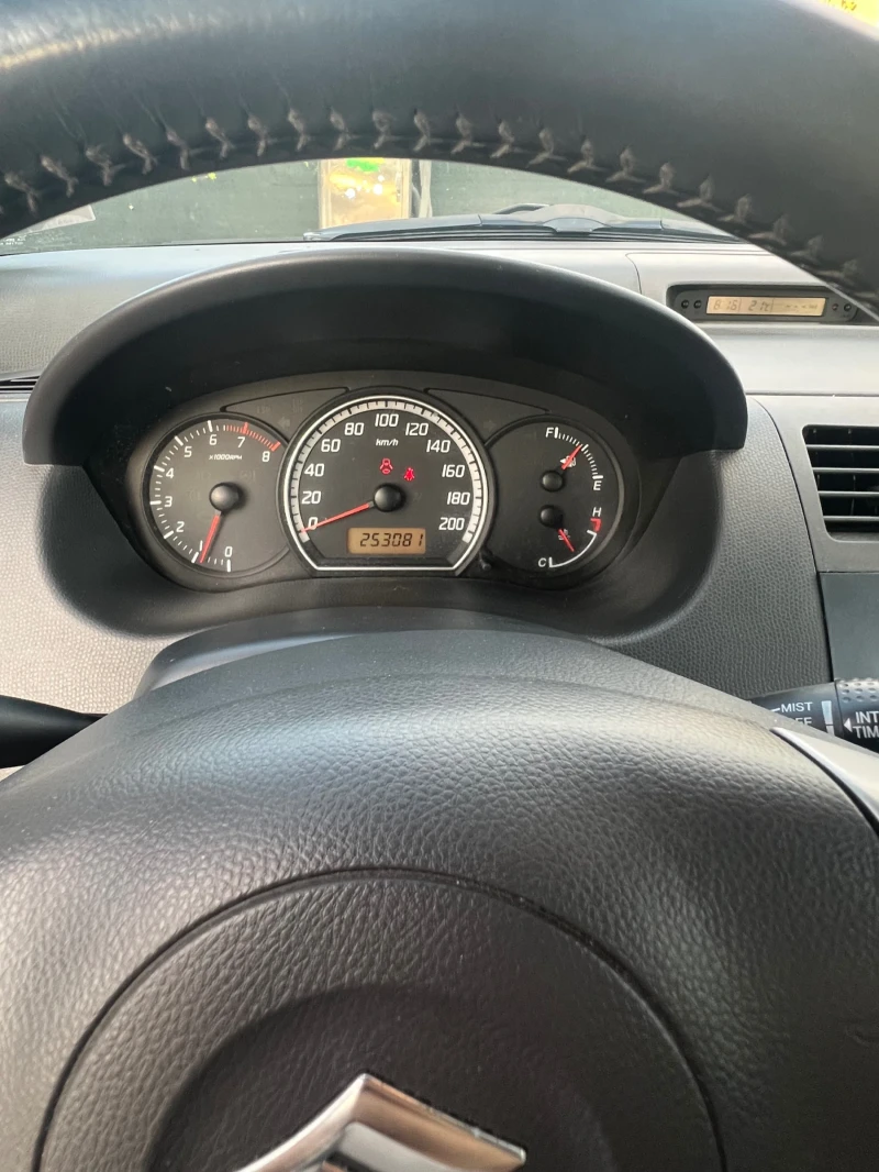 Suzuki Swift, снимка 11 - Автомобили и джипове - 50885960