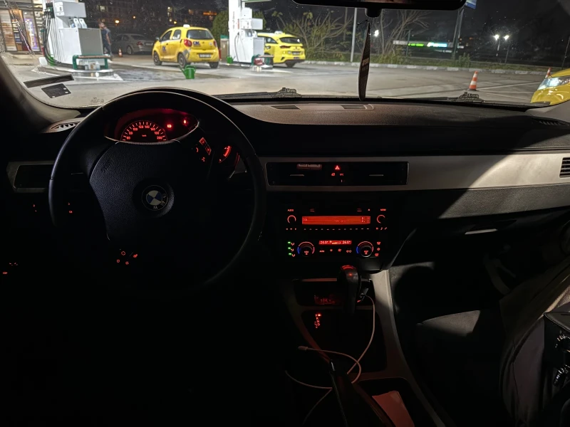 BMW 320 Автоматик, снимка 8 - Автомобили и джипове - 52934156