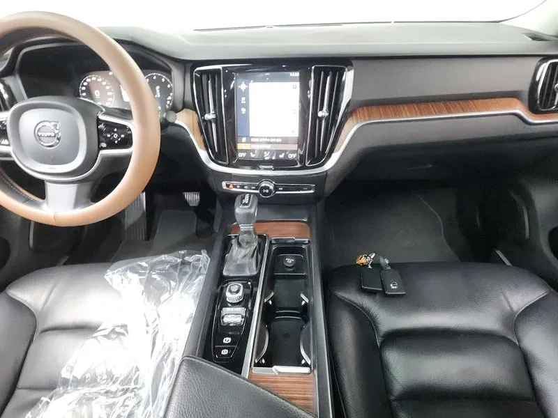 Volvo S60 T5 MOMENTUM, снимка 7 - Автомобили и джипове - 55704297