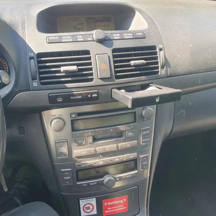 Toyota Avensis Д КАТ, снимка 10 - Автомобили и джипове - 56138239
