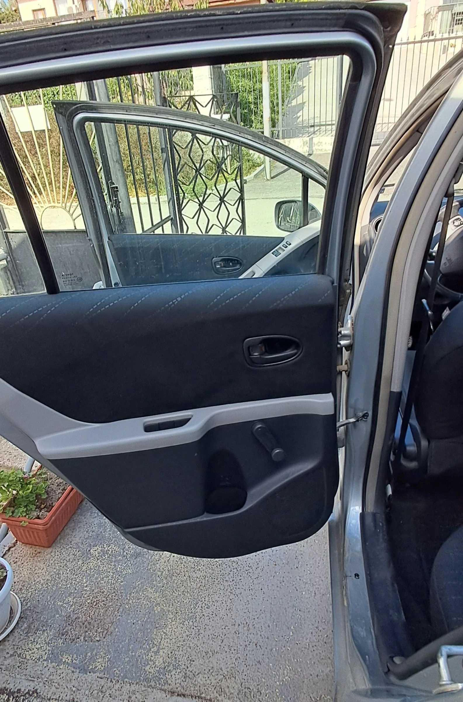 Toyota Yaris  - изображение 5