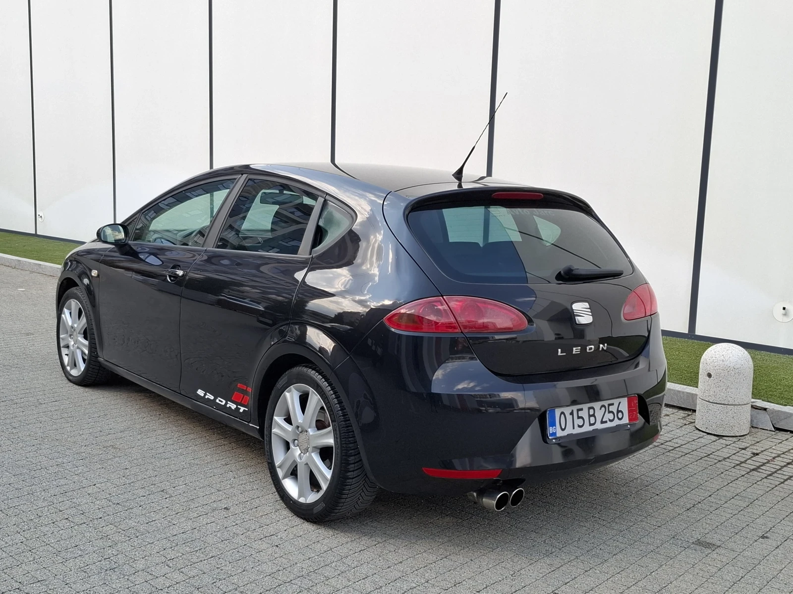 Seat Leon 1.6i* (102кс)* * SPORT* * KLIMATRONIK* * НОВ ВНОС* - изображение 6