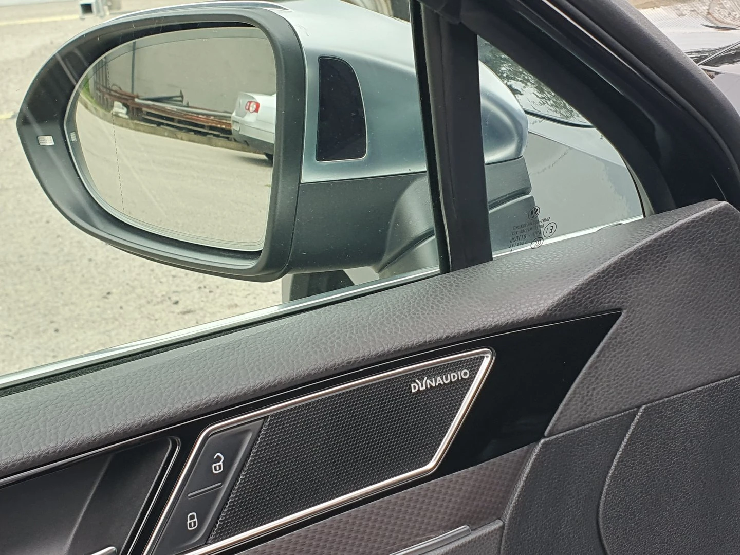 VW Passat 2.0TDI BMT 4MOTION, снимка 14 - Автомобили и джипове - 52686236