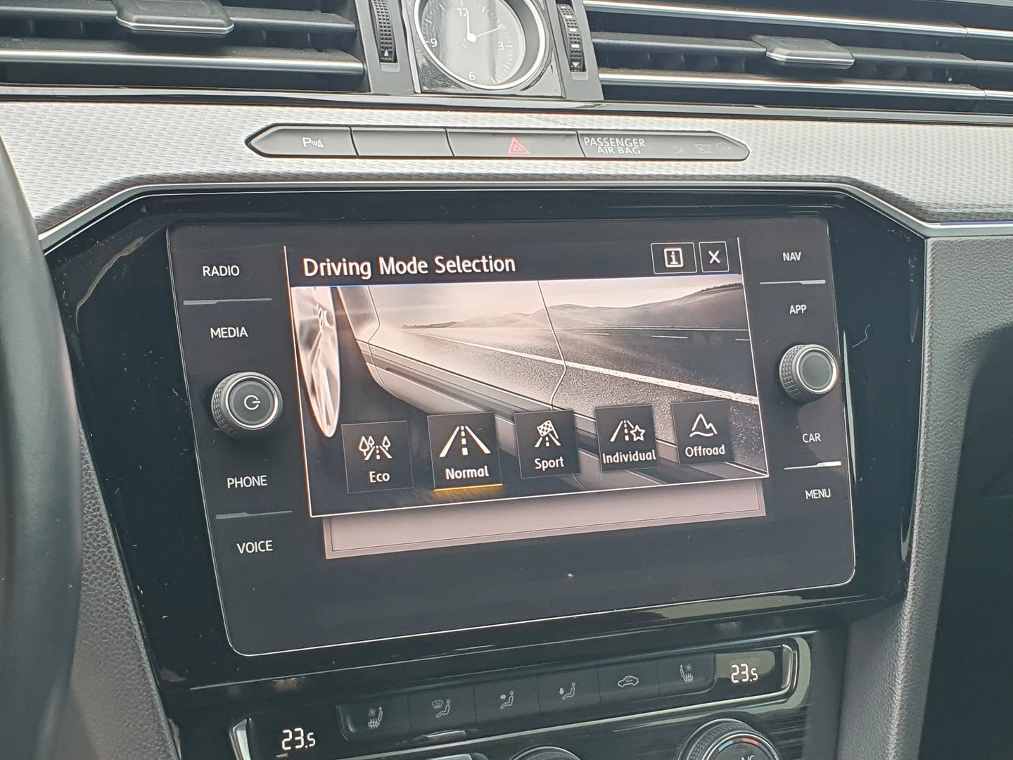 VW Passat 2.0TDI BMT 4MOTION, снимка 10 - Автомобили и джипове - 52686236