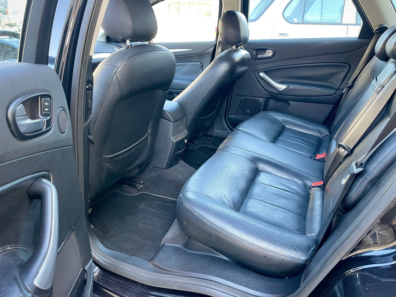 Ford Mondeo Mk4 / 2.0i / Titanium / Converse + , снимка 13 - Автомобили и джипове - 53837099