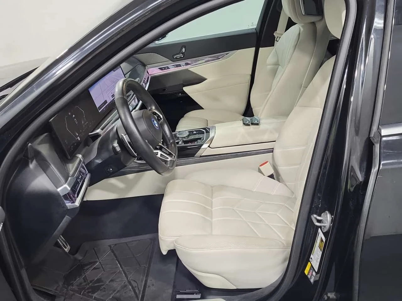 BMW 750 E XDRIVE| SWAROWSKI| HUD| MAСАЖИ ОТЗАД| 2 КЛЮЧА| , снимка 8 - Автомобили и джипове - 54097020