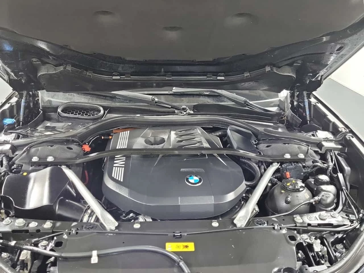 BMW 750 E XDRIVE| SWAROWSKI| HUD| MAСАЖИ ОТЗАД| 2 КЛЮЧА| , снимка 16 - Автомобили и джипове - 54097020