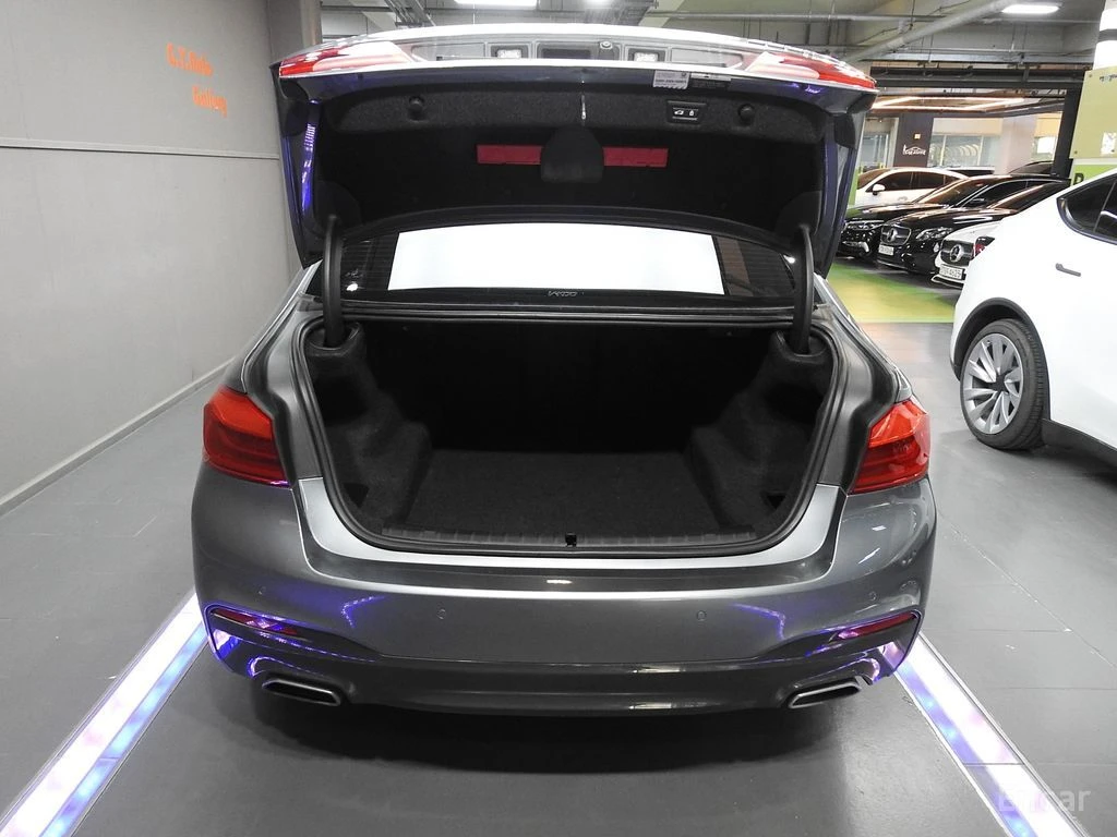 BMW 530 i M Sport Plus* 360 CAM* HEAD-UP* ПОДГРЕВ* ОБДУХ* , снимка 5 - Автомобили и джипове - 54761770