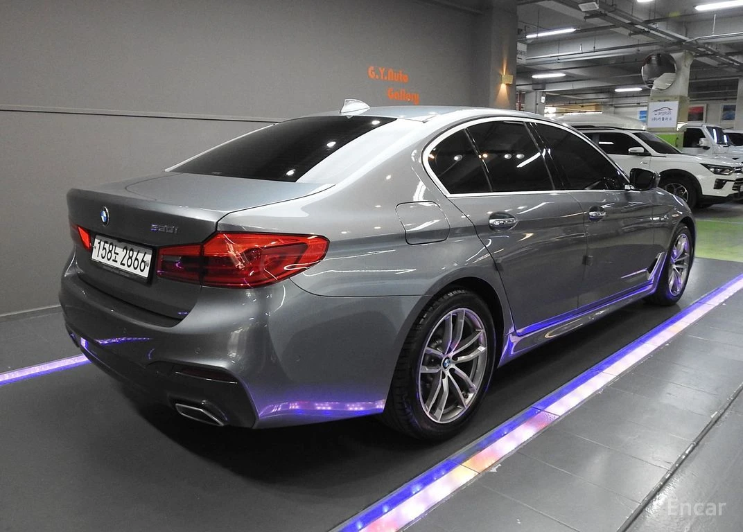 BMW 530 i M Sport Plus* 360 CAM* HEAD-UP* ПОДГРЕВ* ОБДУХ* , снимка 3 - Автомобили и джипове - 54761770
