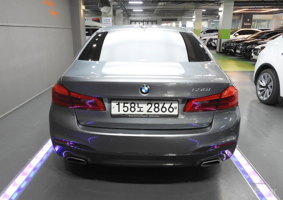 BMW 530 i M Sport Plus* 360 CAM* HEAD-UP* ПОДГРЕВ* ОБДУХ* , снимка 4 - Автомобили и джипове - 54761770