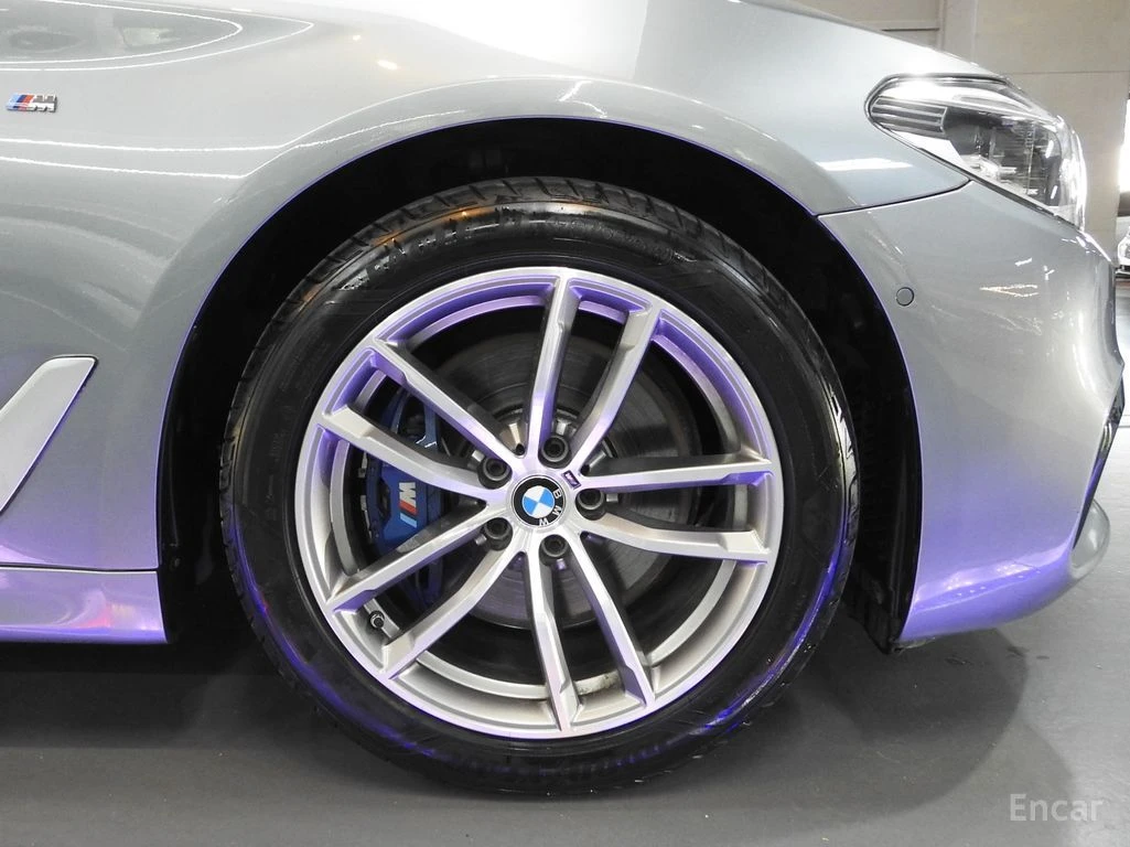 BMW 530 i M Sport Plus* 360 CAM* HEAD-UP* ПОДГРЕВ* ОБДУХ* , снимка 6 - Автомобили и джипове - 54761770