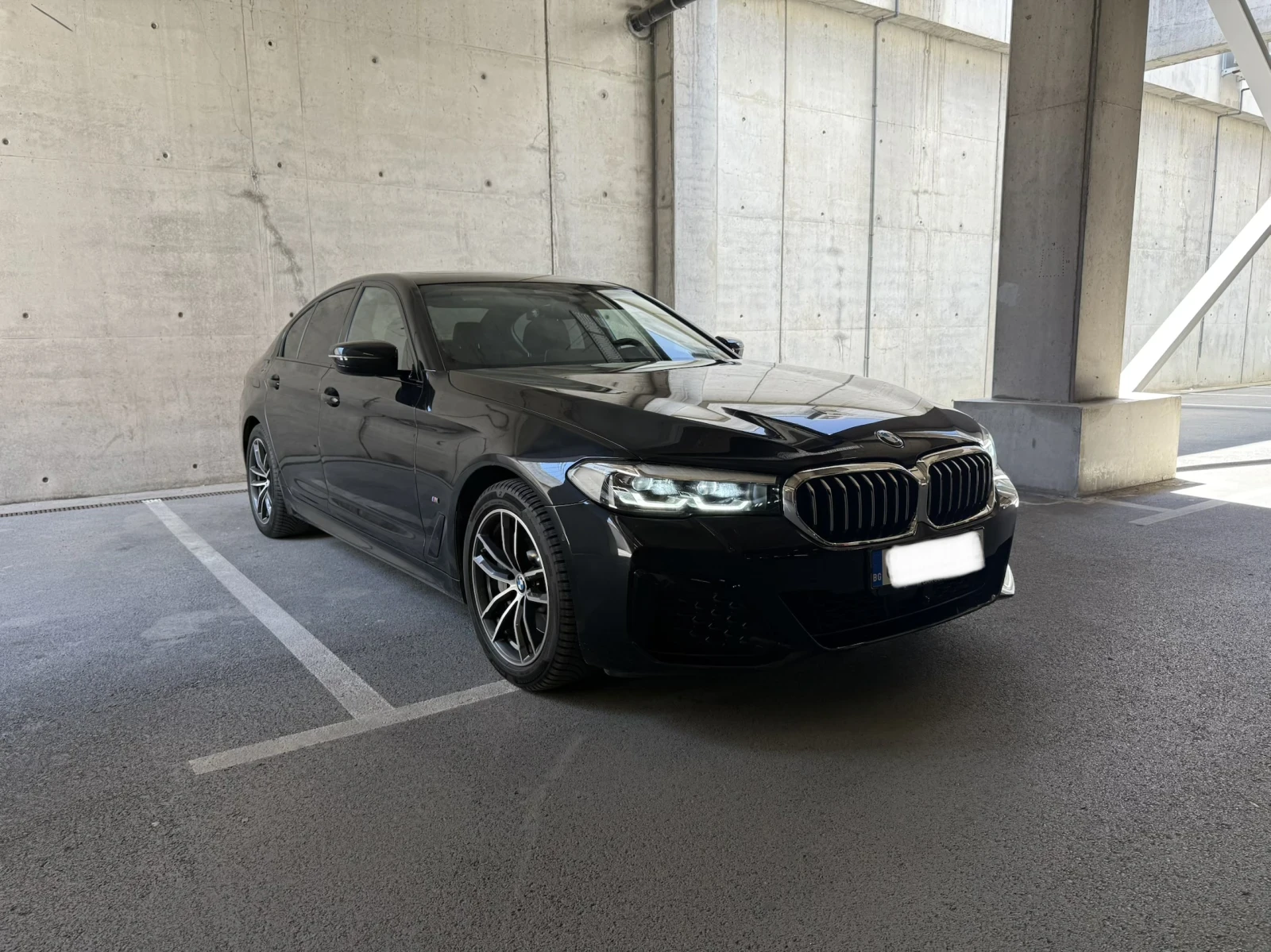 BMW 530 BMW 530I x Drive/ЛИЗИНГ/СЕРВИЗНА ИСТОРИЯ/Mcar Sofi, снимка 4 - Автомобили и джипове - 55102257