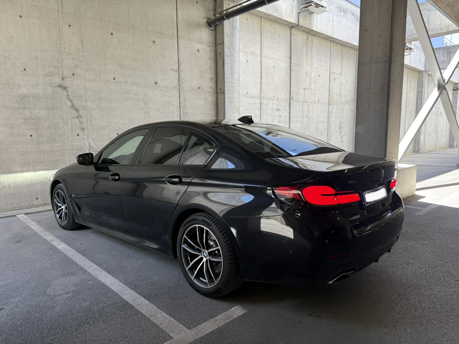 BMW 530 BMW 530I x Drive/ЛИЗИНГ/СЕРВИЗНА ИСТОРИЯ/Mcar Sofi, снимка 8 - Автомобили и джипове - 55102257