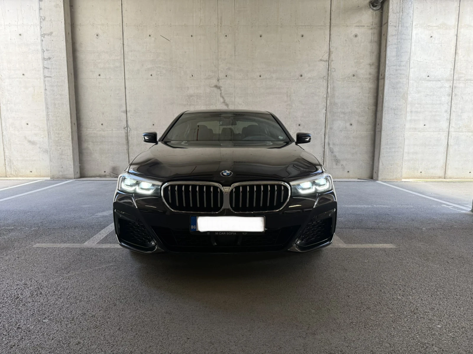 BMW 530 BMW 530I x Drive/ЛИЗИНГ/СЕРВИЗНА ИСТОРИЯ/Mcar Sofi, снимка 2 - Автомобили и джипове - 55102257