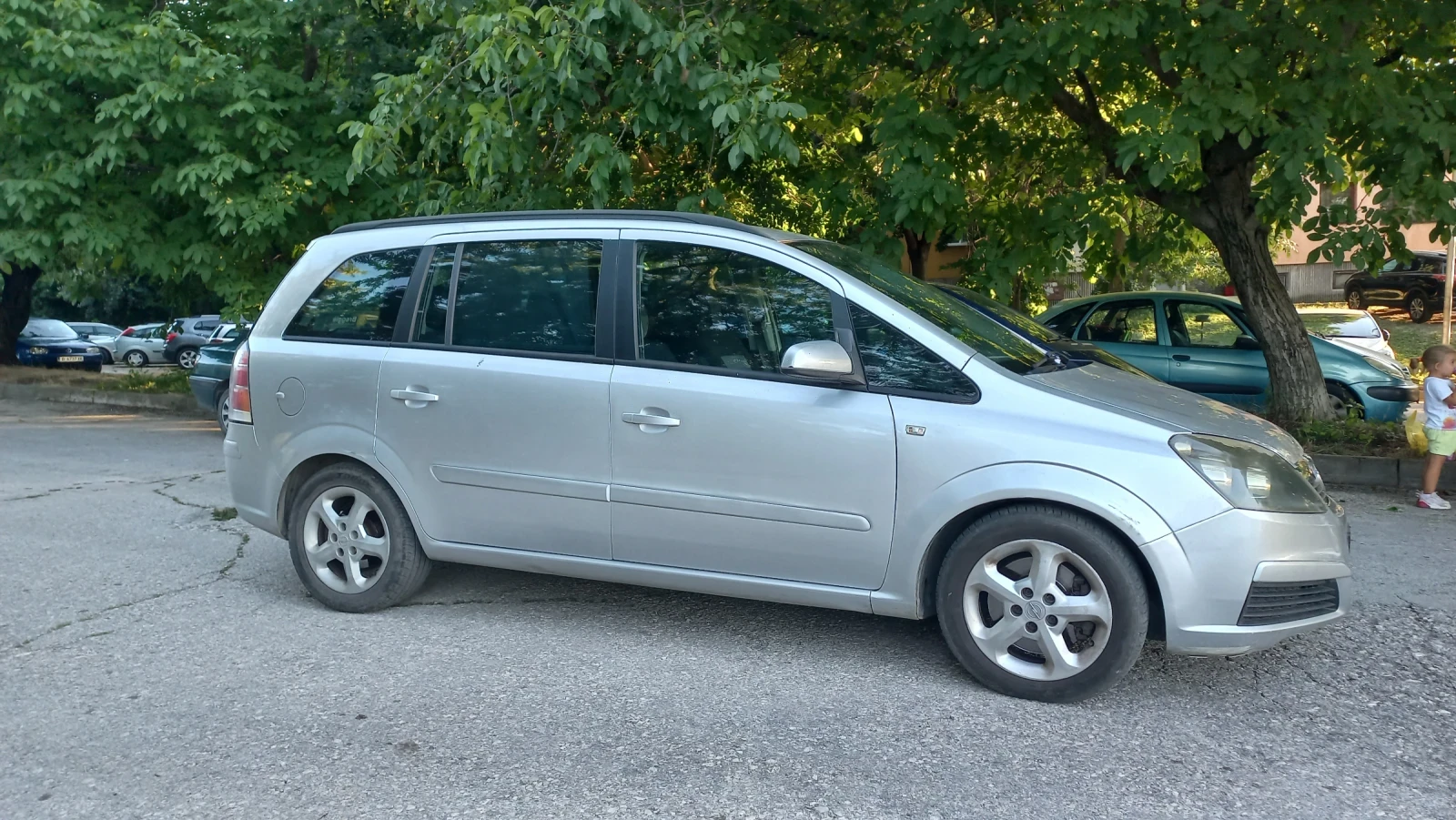 Opel Zafira 1.9 CDTi, снимка 4 - Автомобили и джипове - 55477459