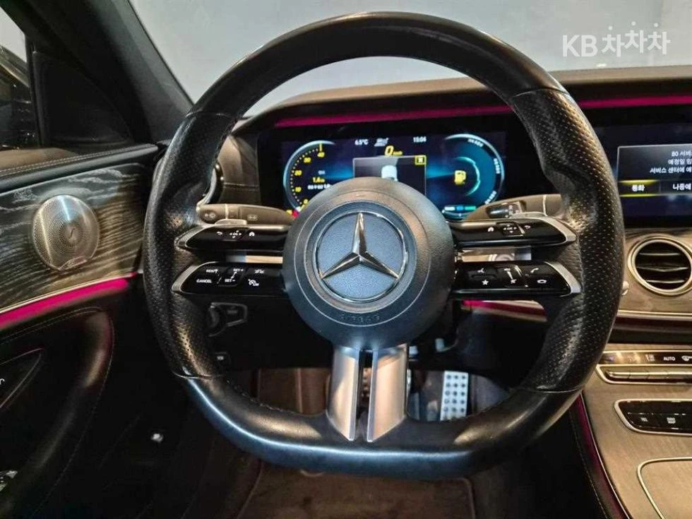 Mercedes-Benz E 350 4MATIC AMG LINE 360CAM PANORAMA ПОДГРЕВ FULL, снимка 8 - Автомобили и джипове - 55513513