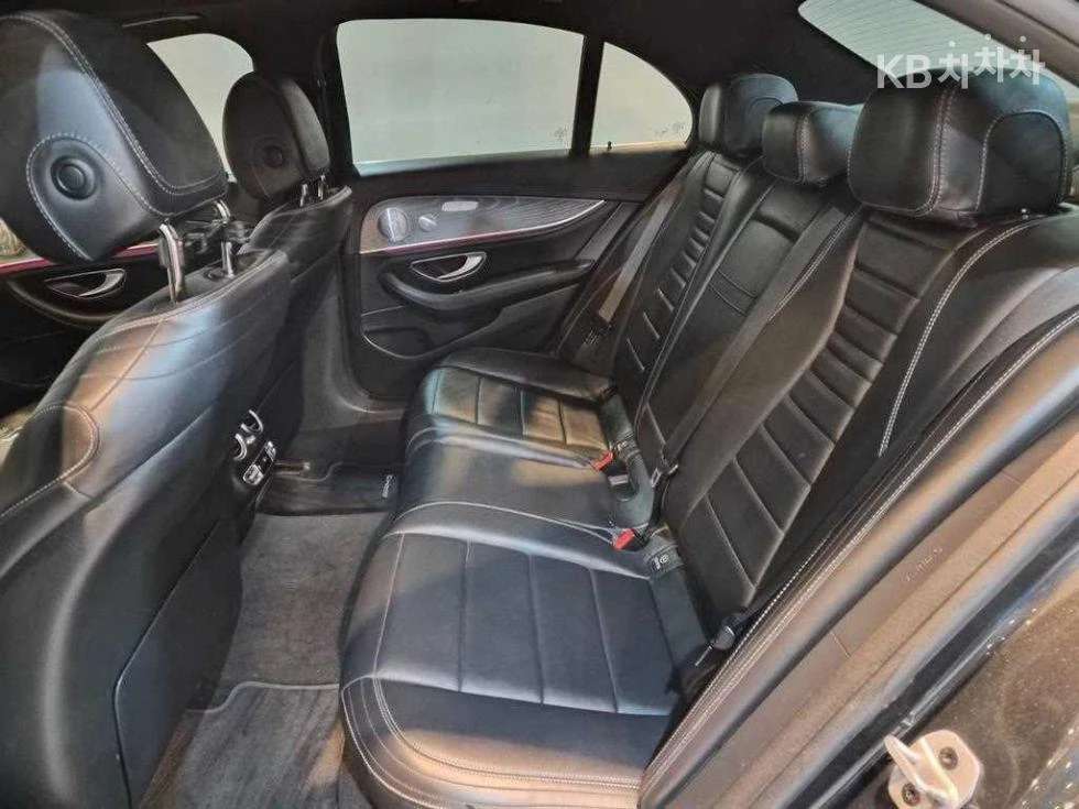 Mercedes-Benz E 350 4MATIC AMG LINE 360CAM PANORAMA ПОДГРЕВ FULL, снимка 14 - Автомобили и джипове - 55513513
