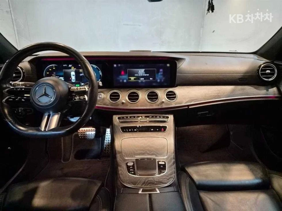 Mercedes-Benz E 350 4MATIC AMG LINE 360CAM PANORAMA ПОДГРЕВ FULL, снимка 7 - Автомобили и джипове - 55513513