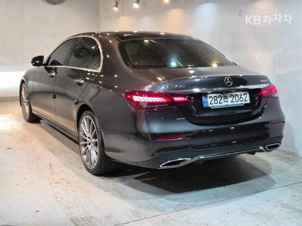 Mercedes-Benz E 350 4MATIC AMG LINE 360CAM PANORAMA ПОДГРЕВ FULL, снимка 2 - Автомобили и джипове - 55513513