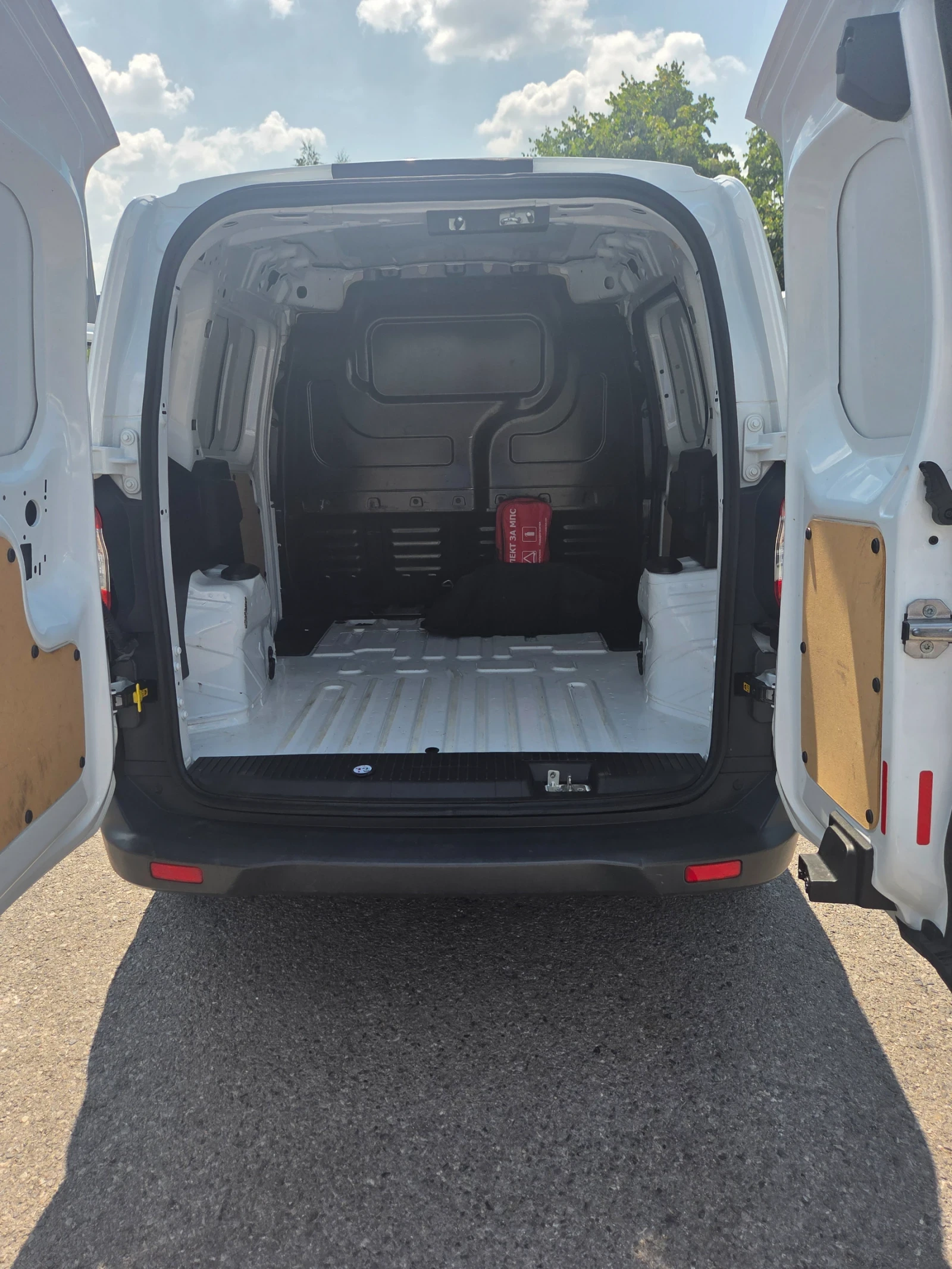 Ford Connect 1.5 tdci история, снимка 8 - Автомобили и джипове - 55584761