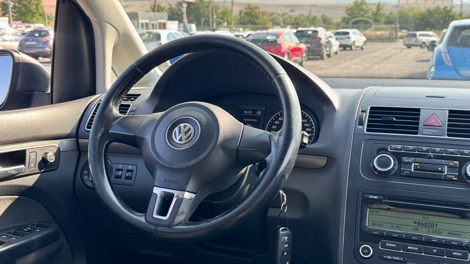 VW Touran 7-Местен, снимка 11 - Автомобили и джипове - 55592858