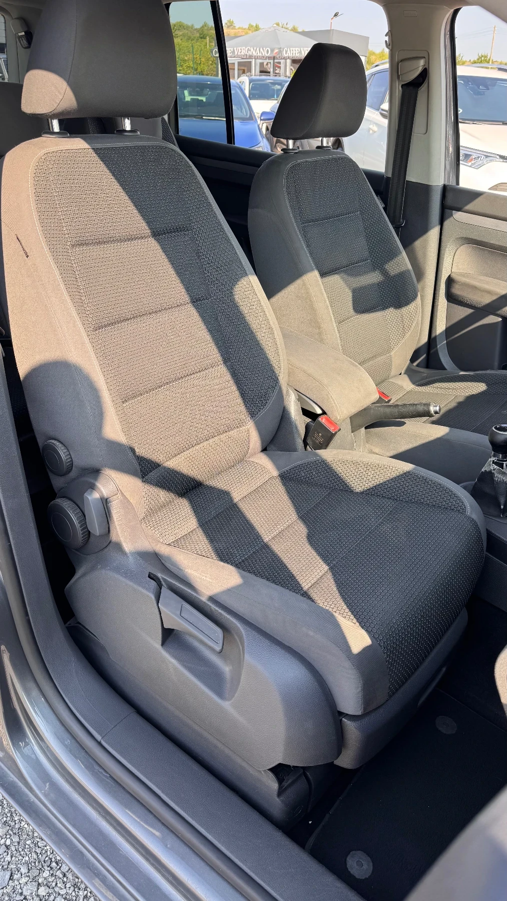 VW Touran 7-Местен, снимка 8 - Автомобили и джипове - 55592858