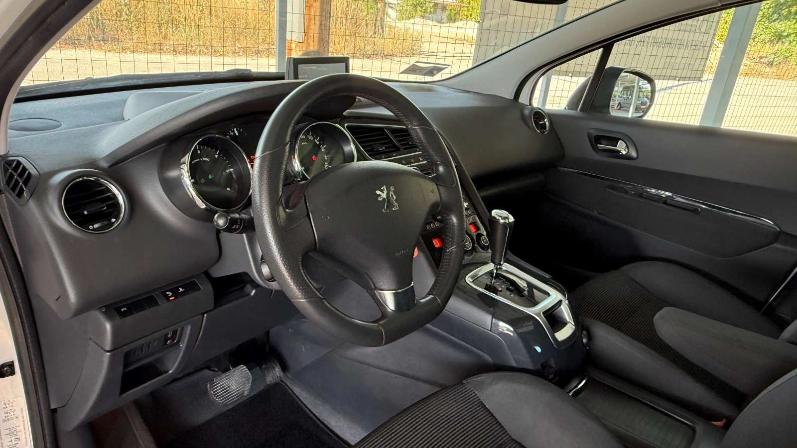 Peugeot 5008 2.0HDI-163кс/ПАНОРАМА/NAVI/7м/ВНОС ОТ ИТАЛИЯ, снимка 11 - Автомобили и джипове - 55637023