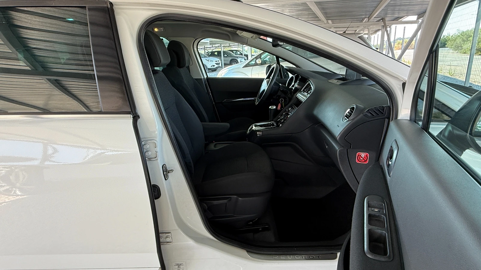 Peugeot 5008 2.0HDI-163кс/ПАНОРАМА/NAVI/7м/ВНОС ОТ ИТАЛИЯ, снимка 13 - Автомобили и джипове - 55637023