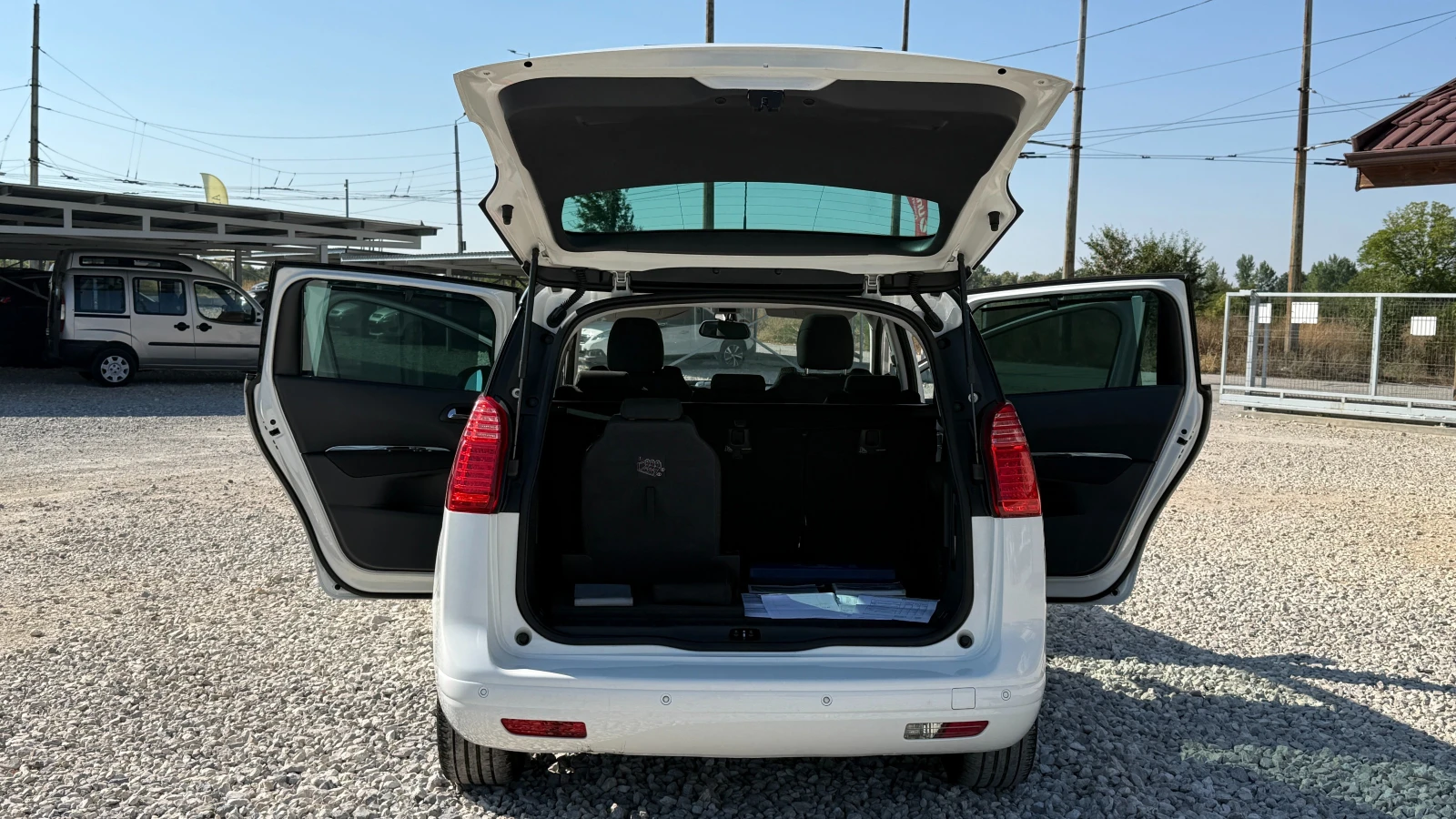 Peugeot 5008 2.0HDI-163кс/ПАНОРАМА/NAVI/7м/ВНОС ОТ ИТАЛИЯ, снимка 8 - Автомобили и джипове - 55637023