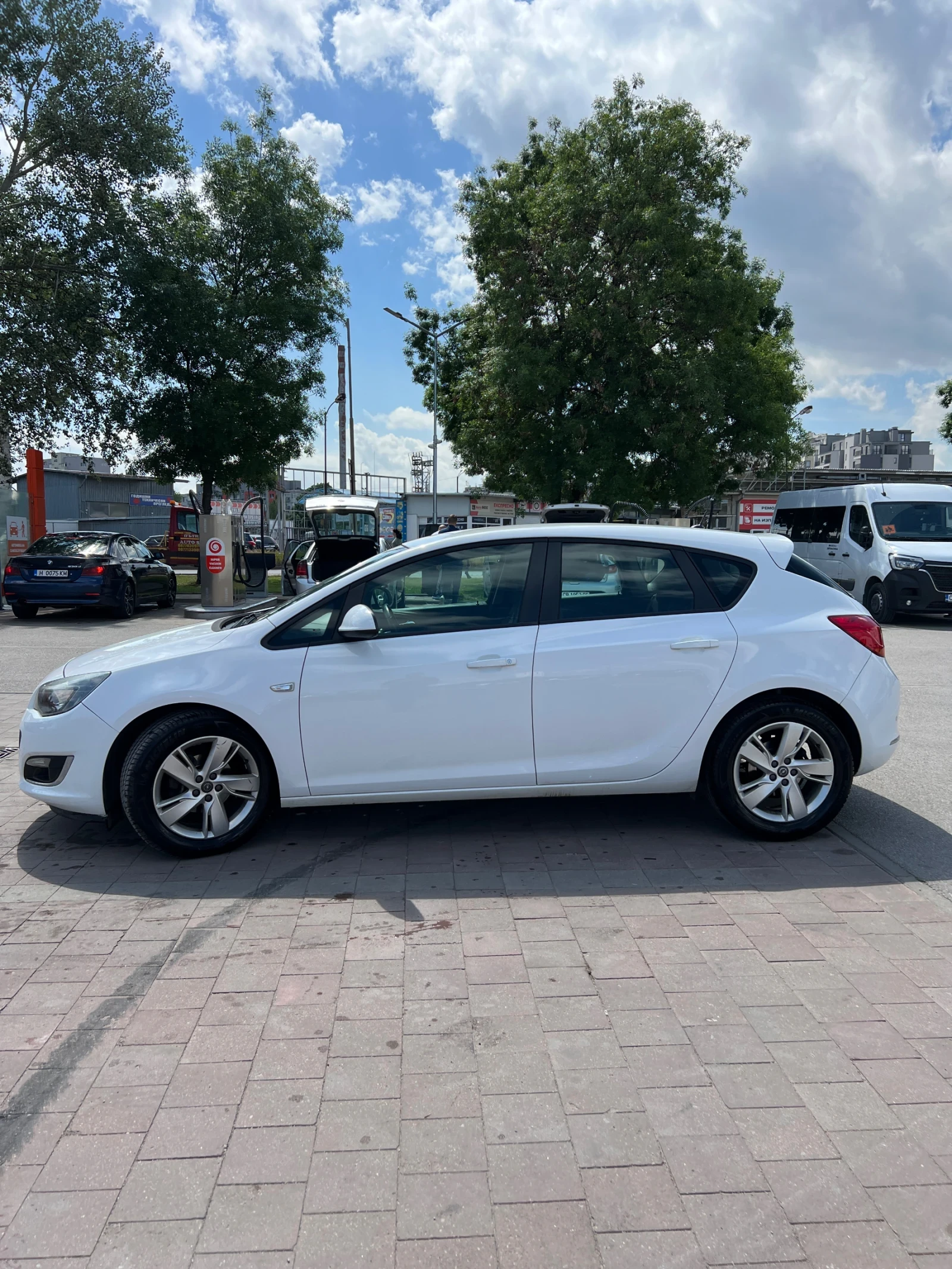 Opel Astra 1.4T LPG, снимка 4 - Автомобили и джипове - 55904470