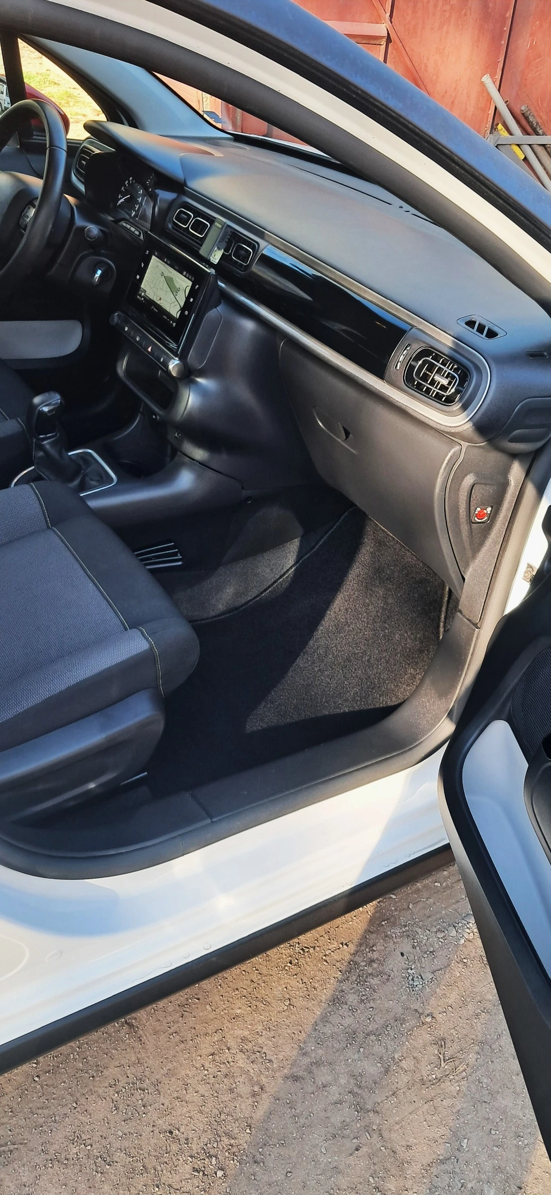 Citroen C3 1, 2 Puretech, снимка 8 - Автомобили и джипове - 56153715