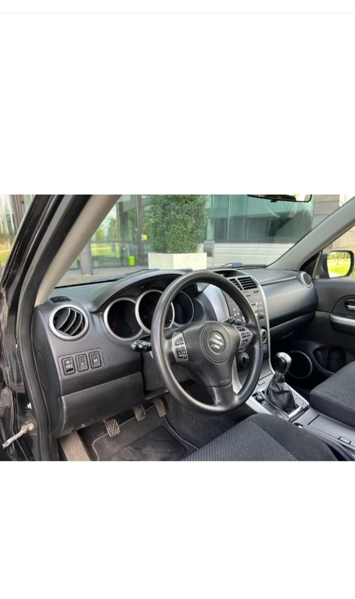 Suzuki Grand vitara 2.0, снимка 8 - Автомобили и джипове - 47017307