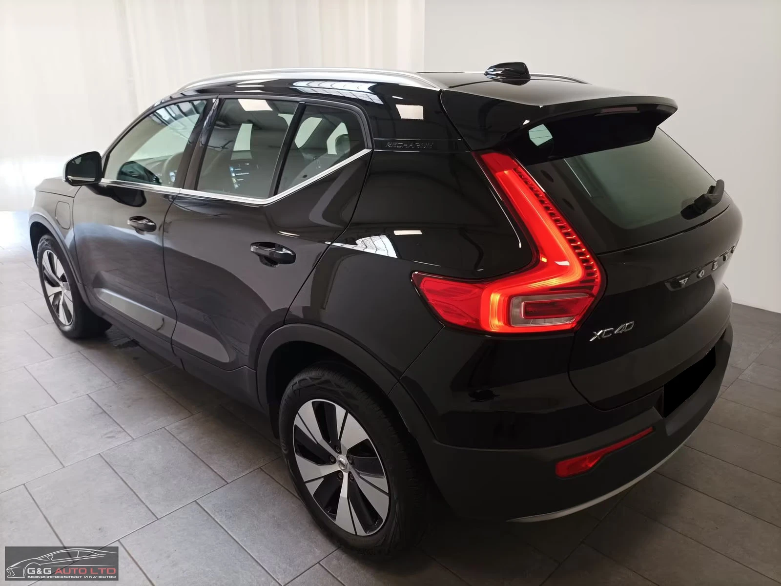 Volvo XC40 T5-TWIN/261HP/NAVI/HUD/LED/CAM/DIGI/KLESS/167g - изображение 3