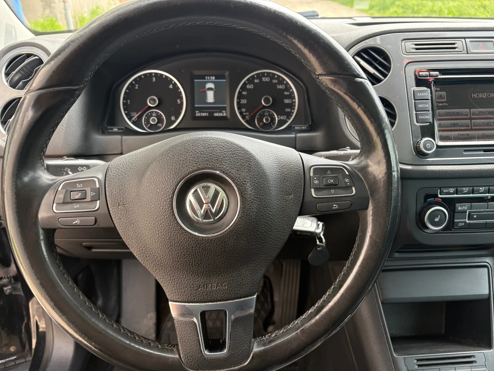 VW Tiguan, снимка 11 - Автомобили и джипове - 54179805