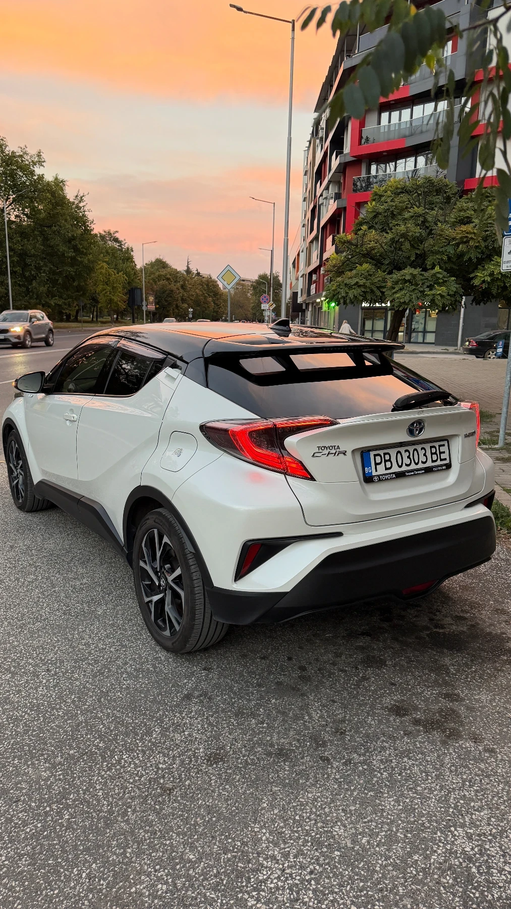 Toyota C-HR, снимка 10 - Автомобили и джипове - 56555326
