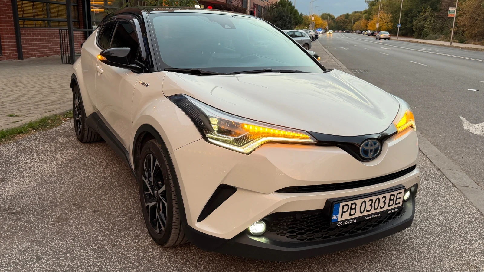 Toyota C-HR, снимка 4 - Автомобили и джипове - 56555326